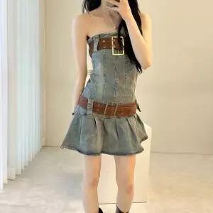 [하프클럽/]여자 Y2K 빅벨트 핀턱 플레어 튜브탑 오프숄더 원피스