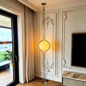 호환 미니 소형멀리스트 아크릴 플로어 램프 골동품 스타일 라운드 볼 크롬 금속 흰색 조명 침대 옆 장식