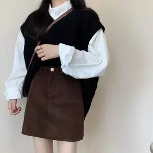 셀럽하우스 코듀로이 랩 미니스커트 버튼 포인트 속바지 내장