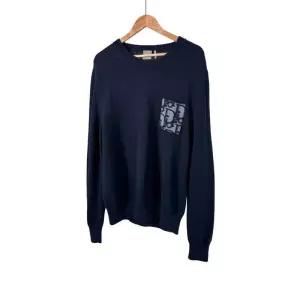 [중고명품]  26ss 남성 오블리크 포켓 저지 니트 스웨터 네이비 블루