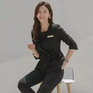 여성 피부과 에스테틱 고급 유니폼 정장 실장 데스크