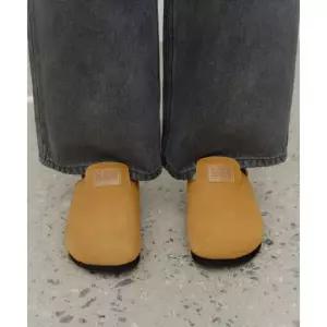 마리떼 프랑소와 저버 MARITH  + FRAN OIS GIRBAUD SUEDE STRAP CLOGS brown 290089