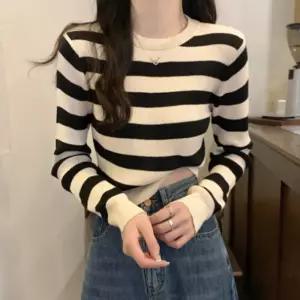 여성 스트라이프 라운드넥 단가라 골지 긴팔 니트티