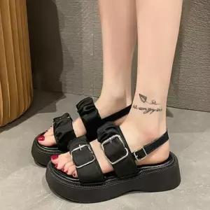 베리슈 4.5cm 발편한 키높이 통굽 셔링 버클 여름 쿠션 스트랩샌들 가보시 플랫폼 웨지힐
