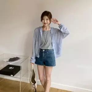 [하프클럽/]여자 페미닌 무드 여름 시스루 니트 소재 세미 크롭 후드 가디건