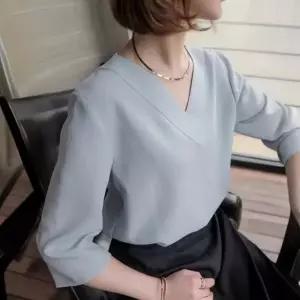 여성 3컬러 페미닌 느낌 브이넥 블라우스 정장룩 여름 핑크
