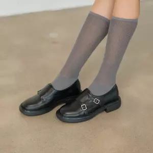 솔트앤초콜릿 문가영 착용 라운드 토 더블 몽크 스트랩 슈즈 412419003 (4cm/2colors)
