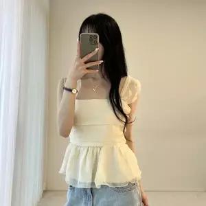 여자 새틴 셔링 플레어 쉬폰 스모크 크롭 나시 블라우스_25537644_588872