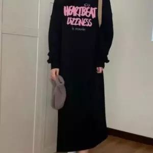 여성 루즈핏 기모 안감 니트 롱원피스 반팔 브이넥 프릴 미디 원피스