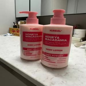 [1+1] 쿤달 허니 앤드 마카다미아 퓨어 바디로션 500ml 베이비파우더