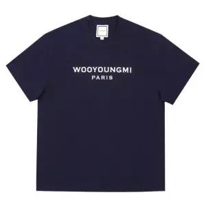 [신세계라이브쇼핑]우영미 프론트 로고 반팔 티셔츠 네이비 W261TS02704N