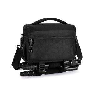 사진작가용 소형 카메라 슬링백 DSLR/SLR/미러리스 카메라용 컴팩트 숄더백 삼각대 홀더가 있는 방수 크로스바디 케이스 블랙