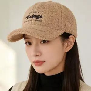빈티지 뽀글이 털 여성 캡모자 겨울 자수 방한 양털 볼캡 소두 야구 털모자 양 캡모자