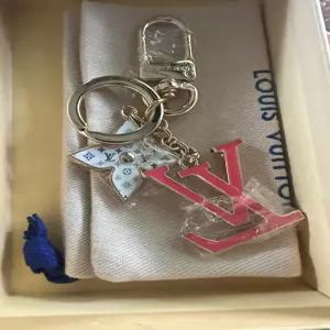 미국 루이비통 모노그램 플라워 골드 톤 LV 로고 럭셔리 열쇠고리 여성용 800113303743