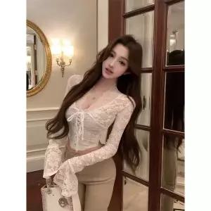 여성 레이스 블라우스 슬림핏 봄여름 브이넥 크롭 스트랩 시스루 데이트룩