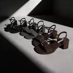 바닐라슈 라니본 벨트원탑 세피창 스트랩샌들(5cm)