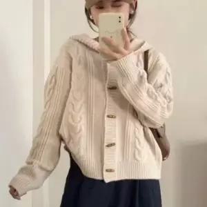 친절한탄씨 가디건 꽈배기 니트 떡뽁이 단추 후드 캐주얼 2컬러 꽈배기 니트 떡뽁이 후드 캐주얼 2컬러