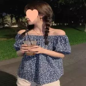 셀럽하우스 러블리한 플라워패턴 오프숄더 여름 반팔 블라우스
