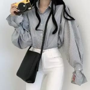 셀럽하우스 여성 2컬러 여유핏 스트라이프 벌룬셔츠 카라 남방