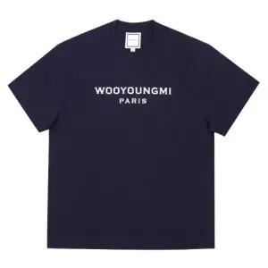 우영미 프론트 로고 반팔 티셔츠 네이비 W261TS02704N