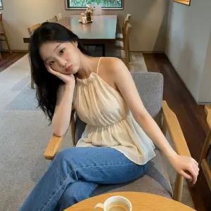 여자 데이트룩 페미닌 새틴 홀터넥 나시 블라우스