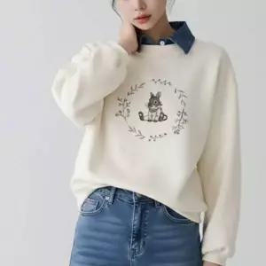 데님카라 맨투맨 티