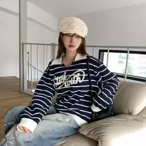 [하프클럽/]여성 슬릿 카라 빅사이즈 크로쉐 필기체 맨투맨