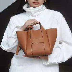 (H-BAG) 시그니처 H 브라운 레더 토트겸 숄더백 (M) HIBA5F311W2