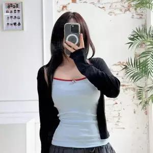 [하프클럽/셀러허브_여성트랜드패션]여자 U넥 편한 꽃무늬 SS 끈 콘트라스트