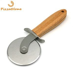 PizzAtHome 스테인리스 스틸 피자 휠 나이프  회전 슬라이서 커터 미끄럼 방지 나무 손잡이
