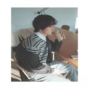 에잇세컨즈 해비코튼 칼라 스트라이프 긴소매티 그레이 긴소매 라운드넥