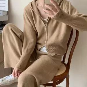 가벼운 소재 자연스러운 실루엣 투지퍼 짚업 스웨터 상하 세트 부드러운 촉감 다양한 코디 매치