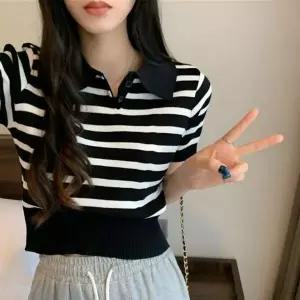 [하프클럽/]투버튼 셔츠칼라 숏티줄무늬 니트탑 여자 의류 봄옷 여름옷 가