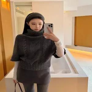 [하프클럽/]3컬러 꽈배기 패턴 레이어드룩 가오리핏 케이프 니트