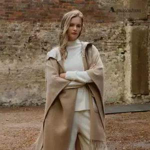 아쿠아스큐텀 [MADE IN ITALY] 25FW 울 100 케이프 판초