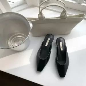 [하프클럽/]2컬러 슬림라인 스퀘어토 로우굽 데일리 뮬 슬리퍼