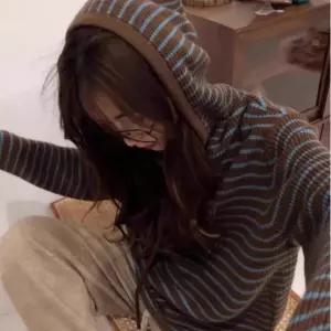 카페모카 도톰 스트라이프 후드니트