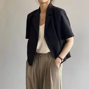 [하프클럽/]2컬러 여름 단정한 투버튼 테일러드 반팔 정장자켓