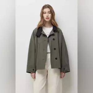 매장정품 SISLEY 시슬리 코트니 하이넥 하프 점퍼 SAJP02611 SAJP02611JEL 1821714