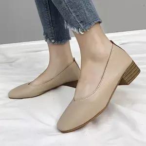 이우 굽높이 3CM 여성 심플 구두 캐주얼 패 에나멜