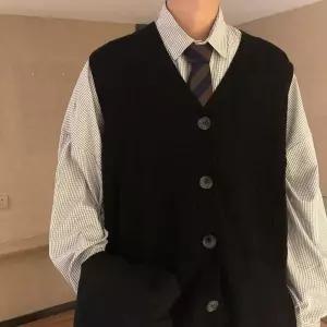 오버핏 블랙 브이넥 조끼 남성 가을 스웨터 겨울 민소매 니트 간절기 단추