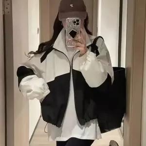 셀럽하우스 여성 간절기 배색 얇은 바람막이 크롭 기장 점퍼 잠바