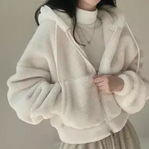 셀럽하우스 여성 겨울 자켓 후리스 점퍼 루즈핏 따뜻한 양털 세미크롭 아우터 후드집업