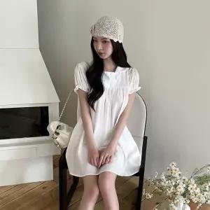 여자 루즈핏 퍼프 카라 간절기 미니 원피스