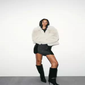 ZARA 지퍼 페이크 퍼 숏 코트 - 그레이 4391/833/802