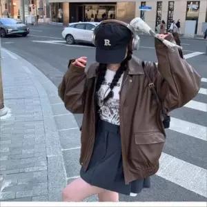 친절한탄씨 인조가죽 여자 카라 아우터 집업자켓 레더 2색 페이크 페미닌룩 데일리룩 데이트룩