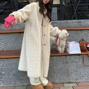 친절한탄씨 페이크퍼 롱가디건 꽈배기 니트 코트 여성 아우터 겨울 롱코트 페이크퍼 롱코트 밍크퍼