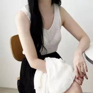 친절한탄씨 걸스 우먼 브이칼라 민소매 시즌 니트탑일상 데일리 귀여운 속옷 룩 블라우스 브이 썸머