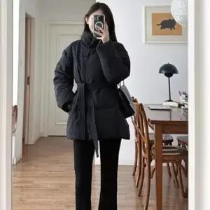 셀럽하우스 허리끈 디자인 슬림한 몸매라인 강조 패딩 패셔너블