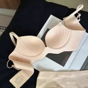심리스브라 심리스 볼륨 브라 노압박 노와이어 여성 브래지어 3색 뽕브라